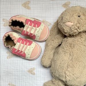 Robeez soft soled Trendy Trainers